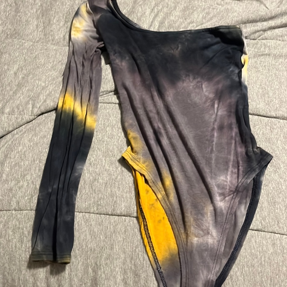 Fashion Nova size small, tye dye one shoulder body suit